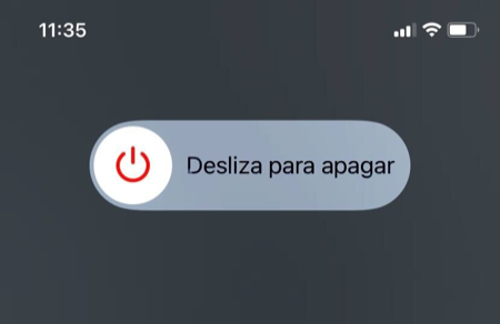 cinco cosas que olvidaste al bloquear el iPhone de tus hijos: mantén pulsados los botones lateral y de bajar volumen para apagarlo